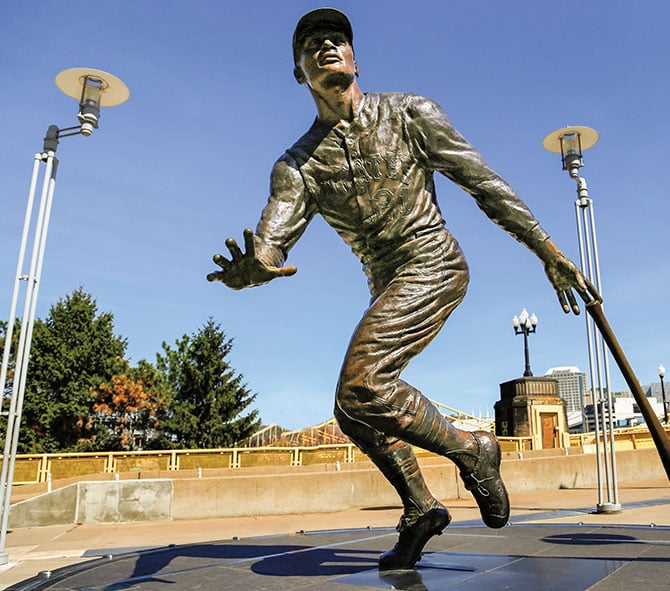 Bronze Roberto Clemente editorial photo. Image of pittsburgh